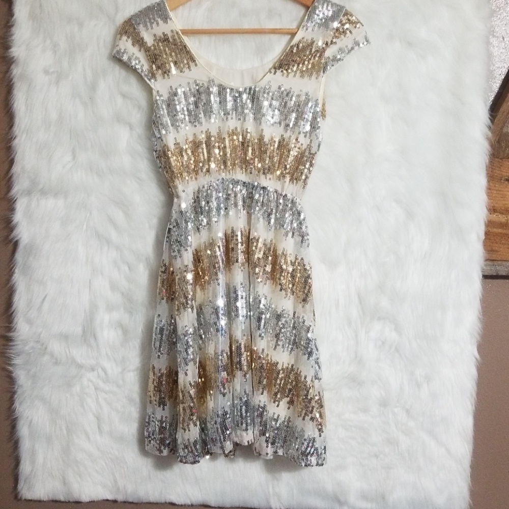 HOST PICK 💃Rue 21 small sequin party  dress NWT - Picture 4 of 7